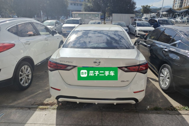 日产 轩逸 2020款 1.6L XL CVT悦享版车身外观6