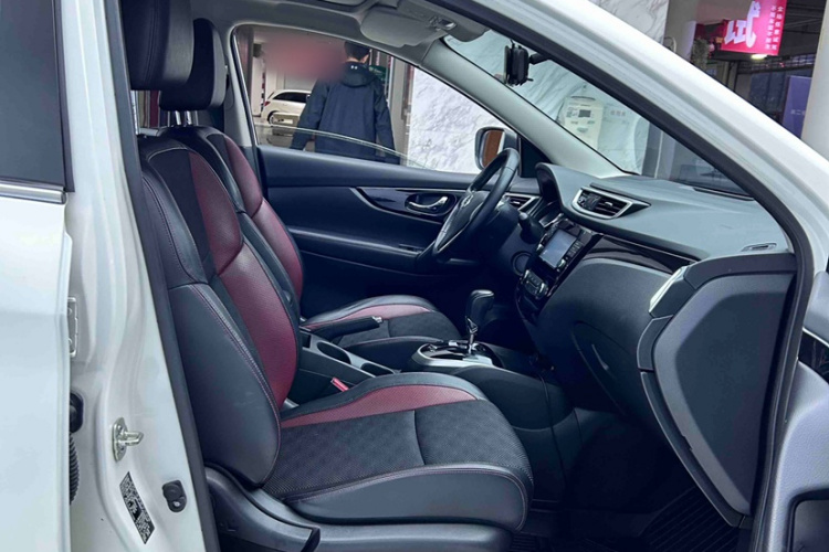 日产 逍客 2017款 2.0L CVT豪华版 国V中控内饰7009