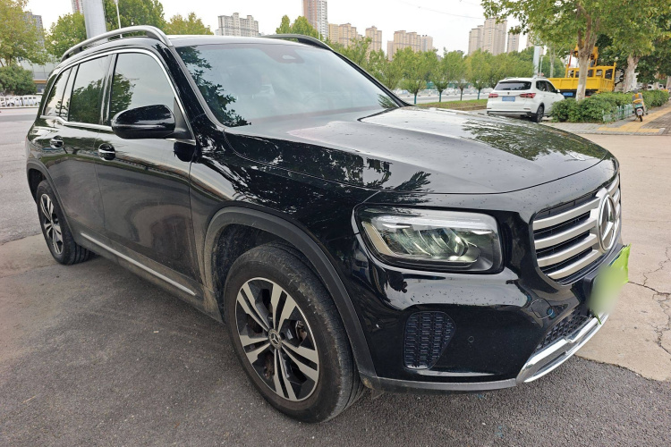 奔驰GLB 2024款 GLB 200 时尚型车身外观3