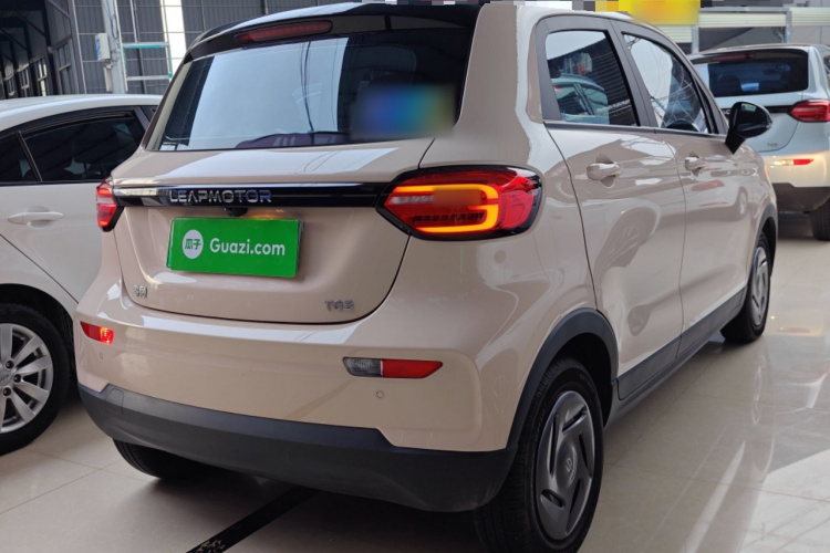 零跑汽车 零跑T03 2023款 200轻享版车身外观7