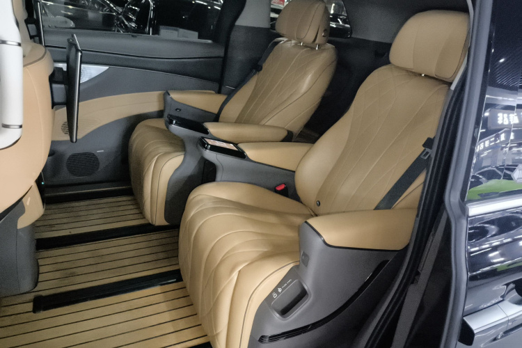 腾势D9 2022款 DM-i 970 四驱尊荣型中控内饰7004