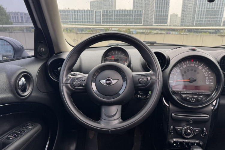 MINI Countryman 2016款 1.6T COOPER ALL4 Fun装备控中控内饰7004