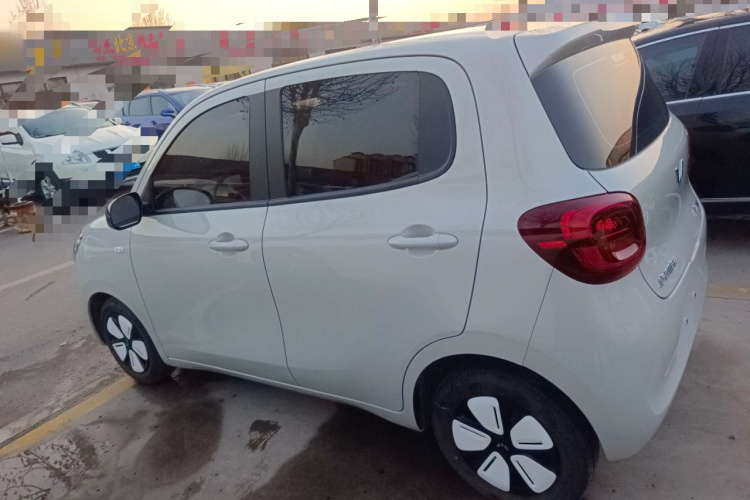 五菱汽车 宏光MINIEV 2025款 四门版 臻享款车身外观4