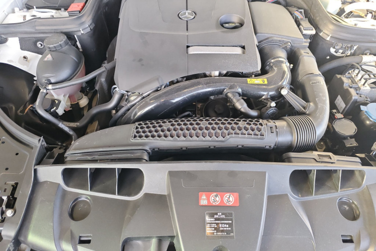 奔驰E级(进口) 2016款 E 200 轿跑车 灵动版机舱底盘24