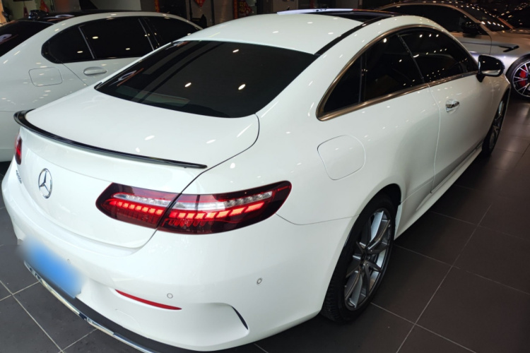 奔驰E级(进口) 2023款 E 300 轿跑车车身外观7