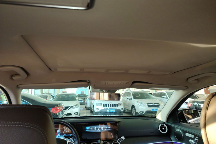 奔驰E级 2017款 E 200 L 4MATIC中控内饰22