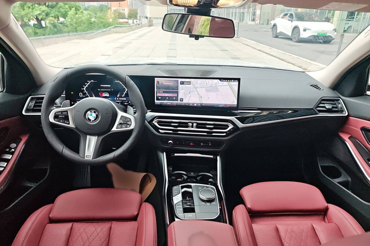 宝马3系 2024款 320Li M运动套装中控内饰7002