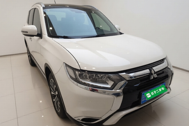 三菱 欧蓝德 2018款 2.4L 四驱豪华版 7座车身外观3