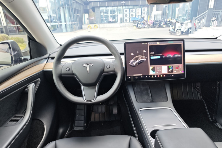 特斯拉 Model Y 2021款 标准续航后驱版中控内饰7007
