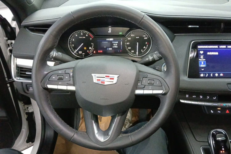 凯迪拉克XT4 2021款 28T 两驱领先型中控内饰13