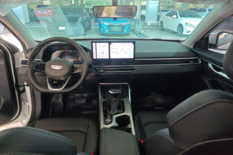 吉利汽车 帝豪 2025款 第4代 1.5L CVT尊贵型中控内饰12