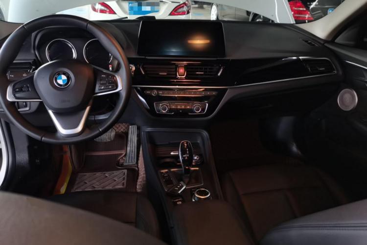 宝马1系 2021款 改款 120i M运动版中控内饰7002