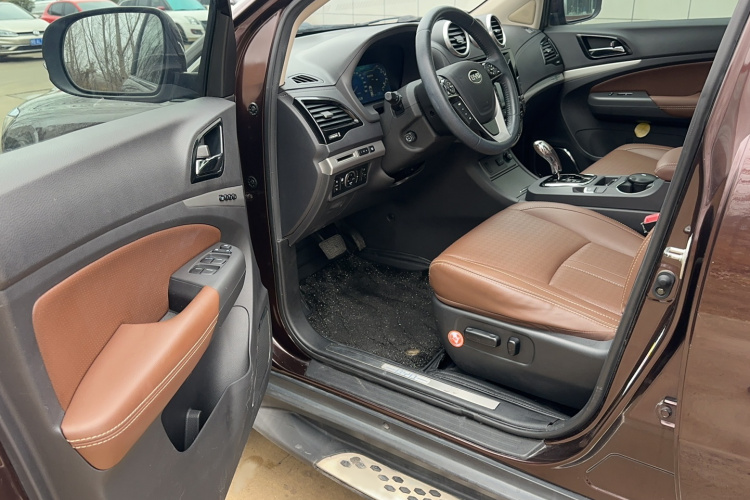 比亚迪S7 2015款 2.0T 升级版 自动旗舰型中控内饰7001