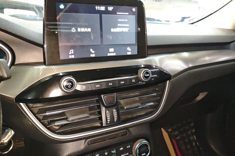 福特 福克斯 2019款 三厢 EcoBoost 180 自动锋潮型局部细节16