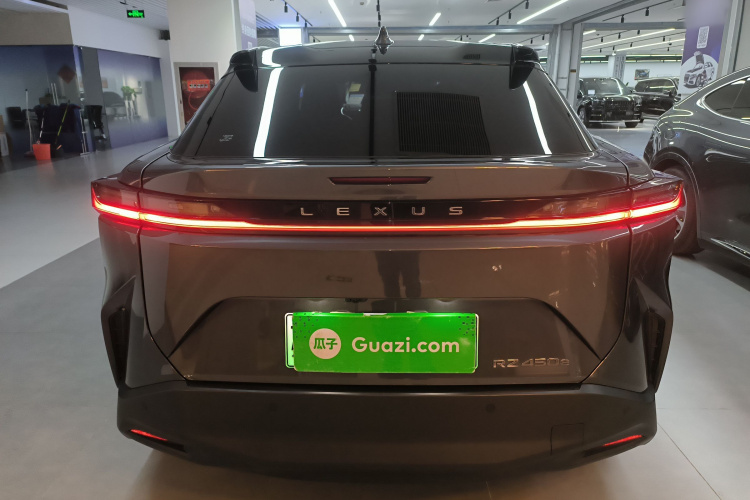 雷克萨斯RZ 2023款 450e 四驱纵享版车身外观6