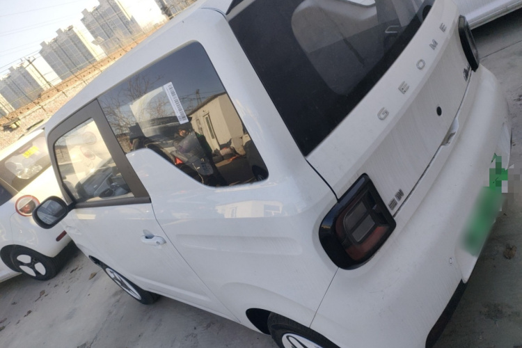 吉利银河 熊猫 2025款 210km 元气熊车身外观4