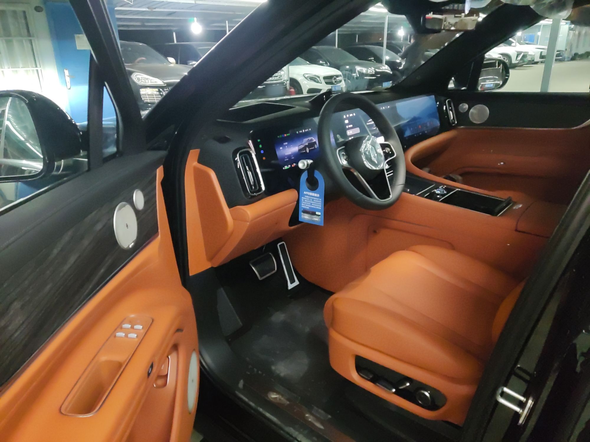 鸿蒙智行 问界M9 2025款 增程 Ultra版 52kWh 6座版