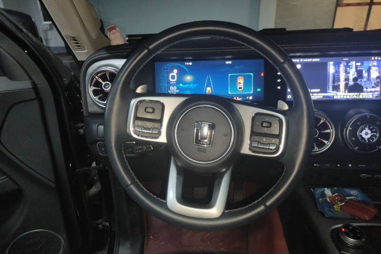 坦克300 2023款 越野版 2.0T 征服者中控内饰13