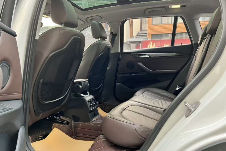 宝马X1 2018款 sDrive18Li 尊享型中控内饰21