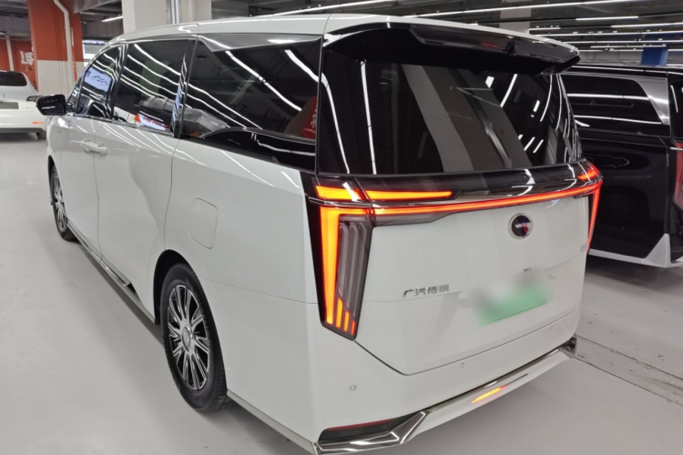 广汽传祺 传祺E9 2023款 E9 MAX车身外观4