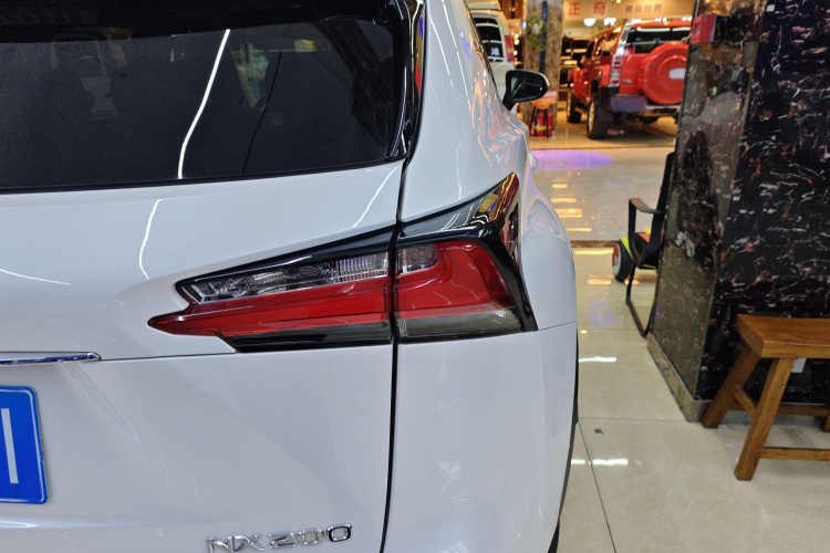 雷克萨斯NX 2016款 200 全驱 锋尚版车身外观9