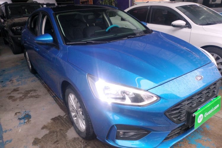 福特 福克斯 2020款 三厢 EcoBoost 180 自动锋潮型车身外观3