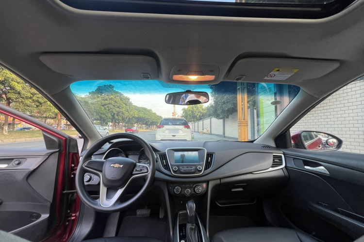 雪佛兰 科沃兹 2019款 325T 双离合欣悦版中控内饰7001