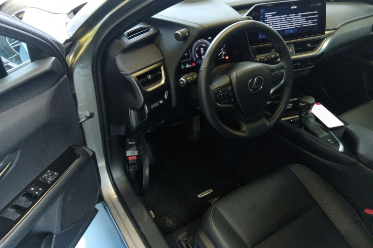 雷克萨斯UX 2022款 260h 探·趣版中控内饰7003