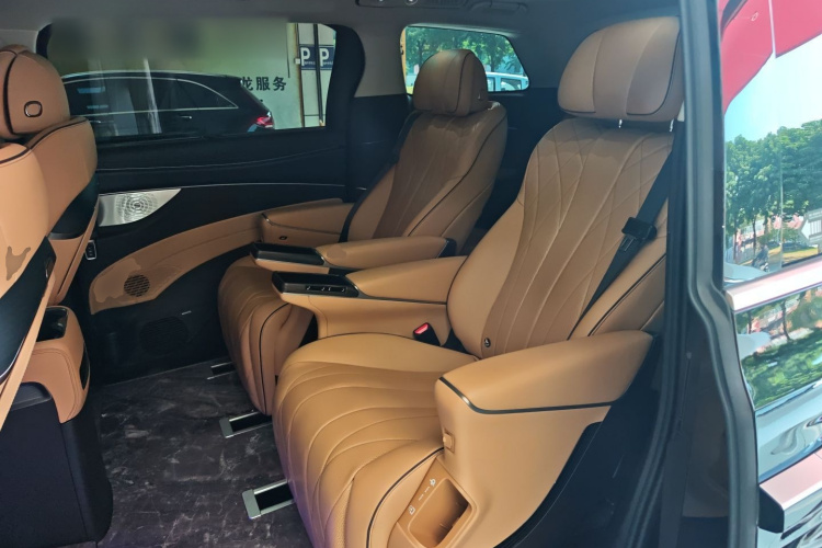 腾势D9 2024款 DM-i 980 四驱尊荣型中控内饰21