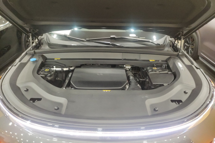 理想汽车 理想L9 2023款 Pro机舱底盘24