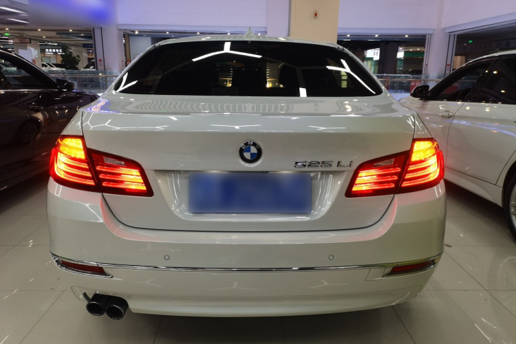 宝马5系 2014款 525Li 豪华设计套装车身外观6
