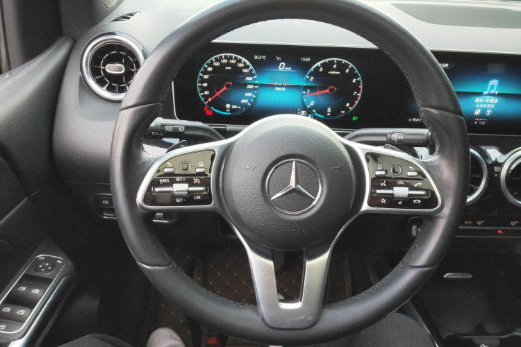 奔驰B级 2020款 B 200 动感型中控内饰13