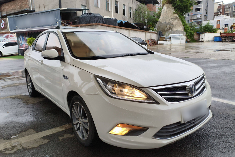 长安 逸动 2016款 1.6L 自动风尚型车身外观3