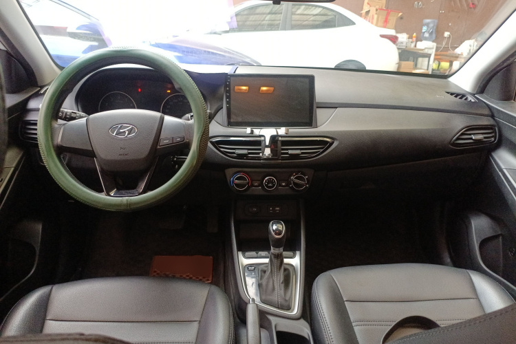 现代 悦动 2018款 1.6L 自动悦目版GL 国V中控内饰12