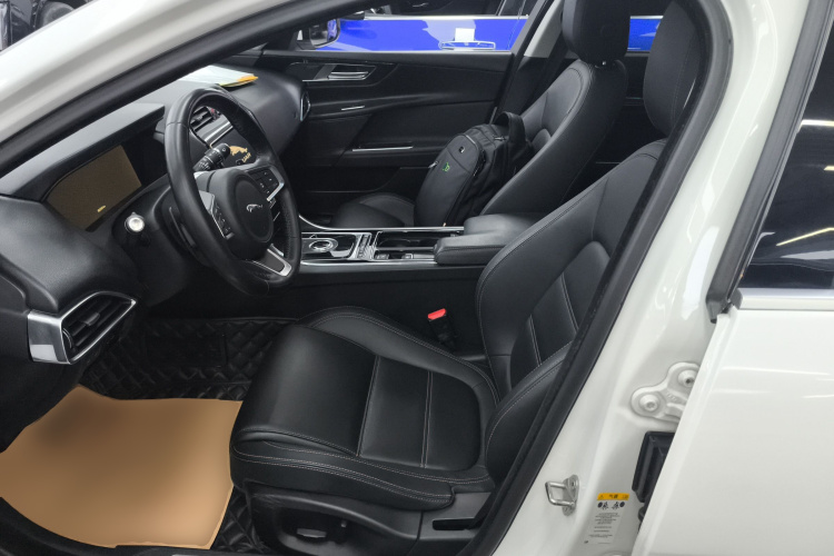 捷豹XEL 2019款 2.0T 200PS 尊享版中控内饰19