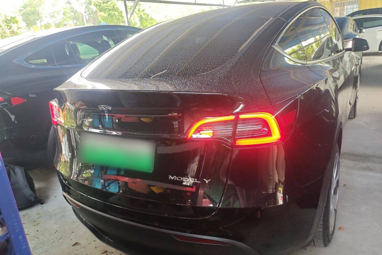 特斯拉 Model Y 2022款 改款 后轮驱动版车身外观6