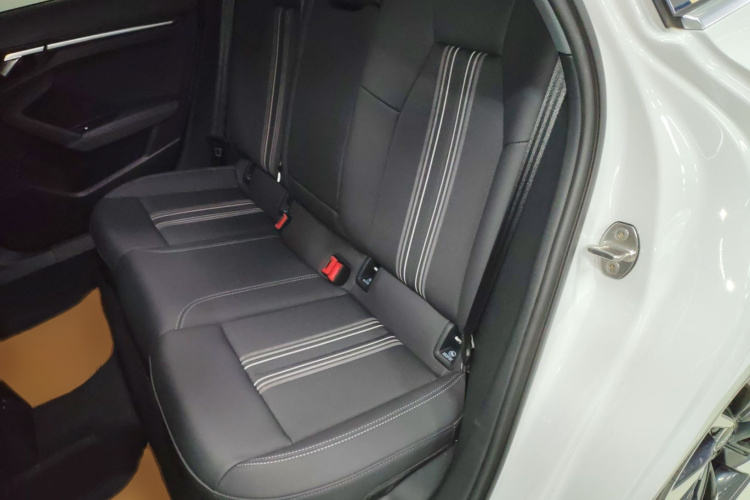 奥迪A3 2023款 改款 A3L Limousine 35 TFSI 时尚运动型中控内饰7004