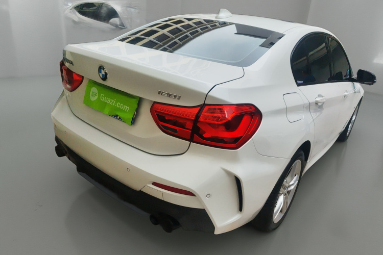 宝马1系 2022款 120i M运动曜夜版车身外观7