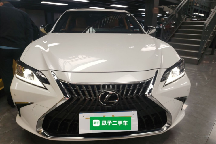 雷克萨斯ES 2021款 200 豪华版车身外观2