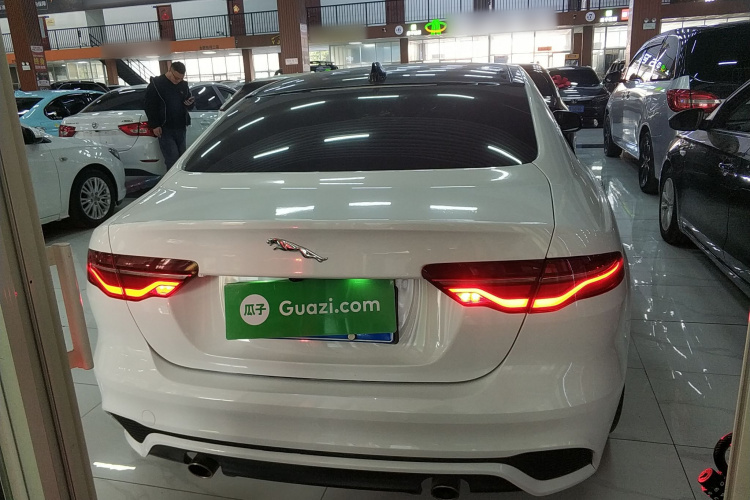 捷豹XEL 2020款 2.0T 200PS R-DYNAMIC S进取运动版车身外观6