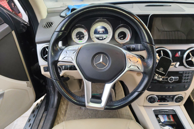 奔驰GLK级 2015款 GLK 300 4MATIC 时尚型 极致版中控内饰13