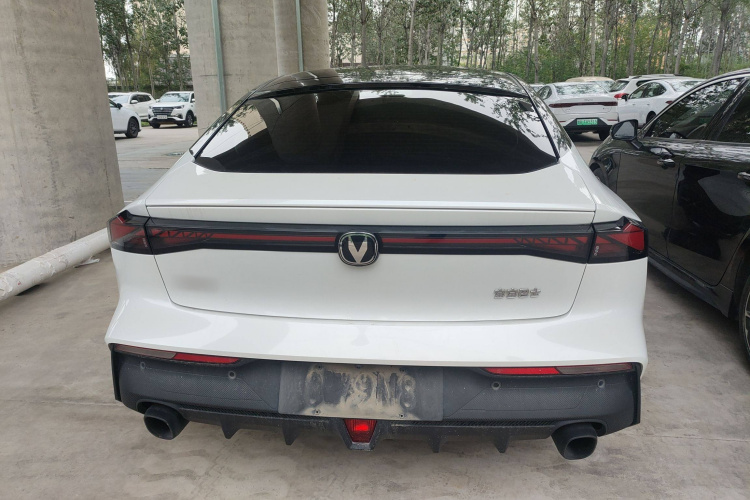 长安UNI-V 2022款 1.5T 尊贵型车身外观6004