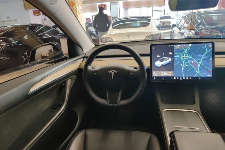 特斯拉 Model Y 2021款 标准续航后驱版中控内饰13