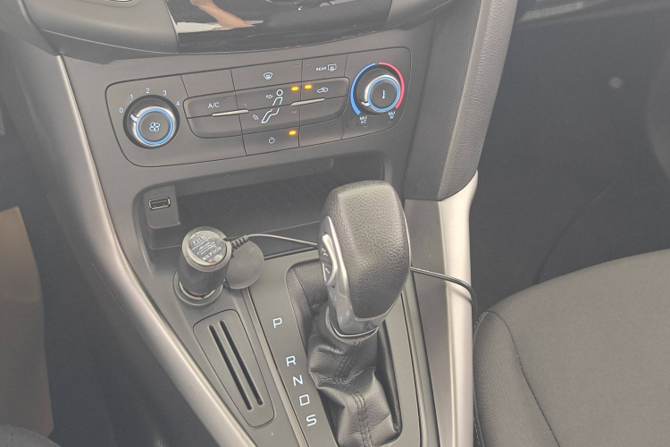 福特 福克斯 2018款 两厢经典 1.6L 自动舒适型智行版中控内饰7014