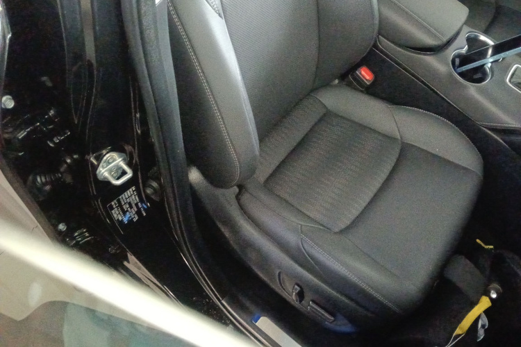 丰田 威飒 2023款 2.0L CVT两驱尊贵版局部细节41