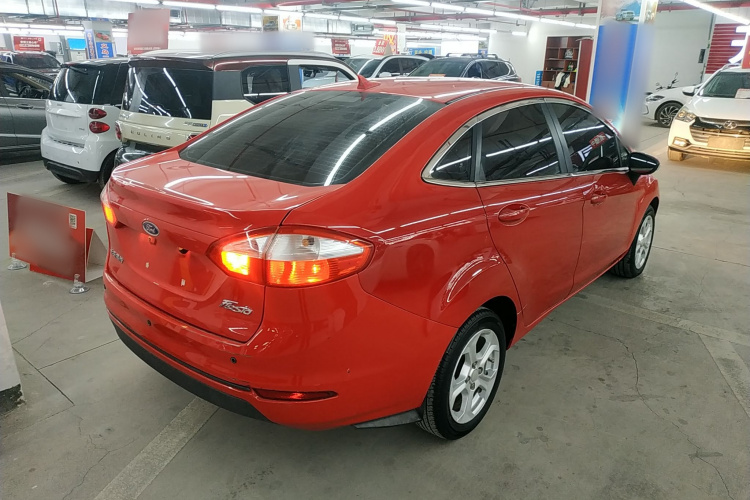 福特 嘉年华 2013款 三厢 1.5L 手动风尚型车身外观7