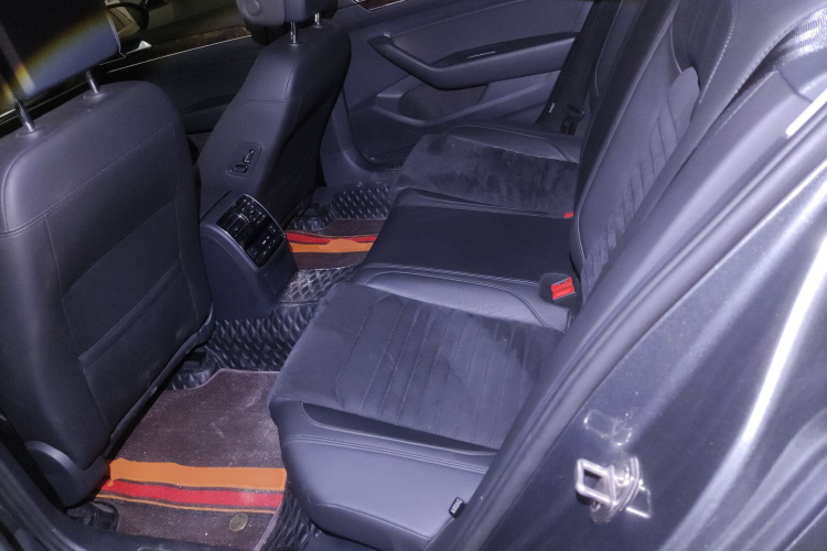 大众 迈腾 2017款 330TSI DSG 豪华型中控内饰21