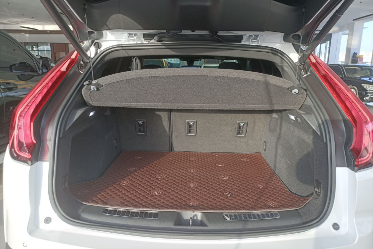 凯迪拉克XT4 2020款 28T 两驱领先型机舱底盘23