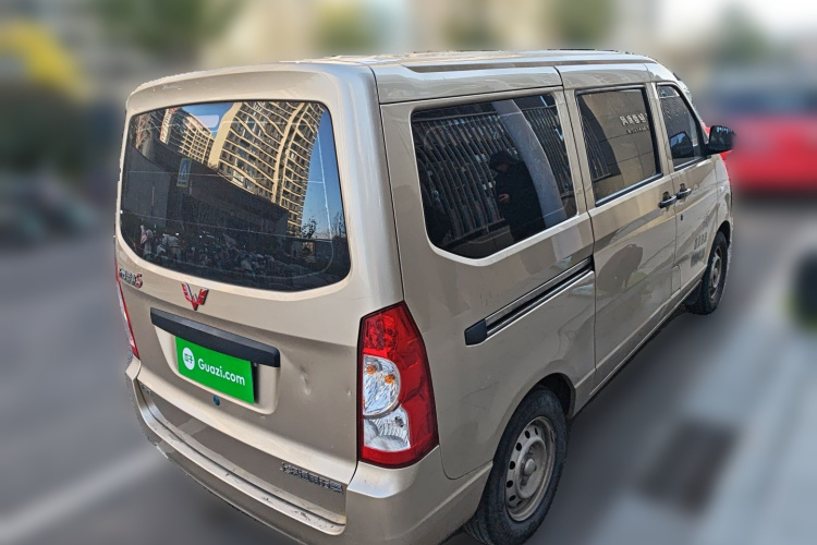 五菱汽车 五菱荣光S 2023款 1.5L 基本型 5/7座车身外观7