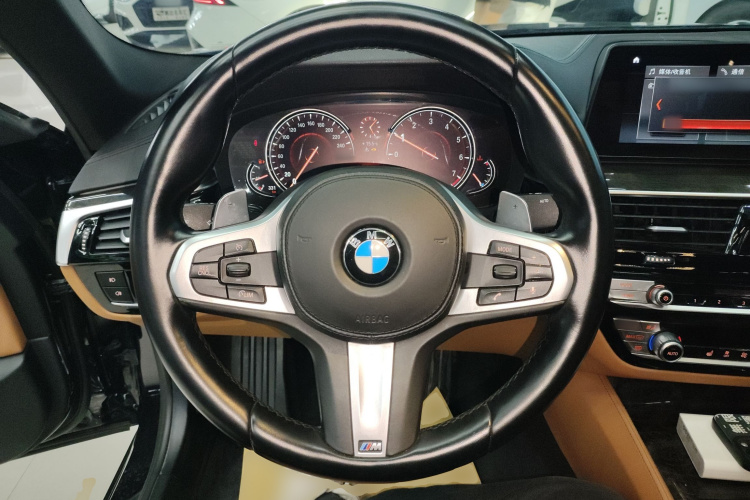 宝马5系 2018款 改款 530Li 领先型 M运动套装中控内饰13